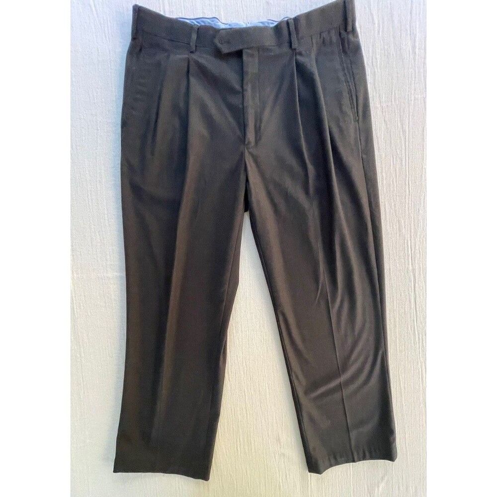Pants Gray Men’s 36W X 26L (altered) Round-tree & Yorke (Dillard’s) Travel Smart